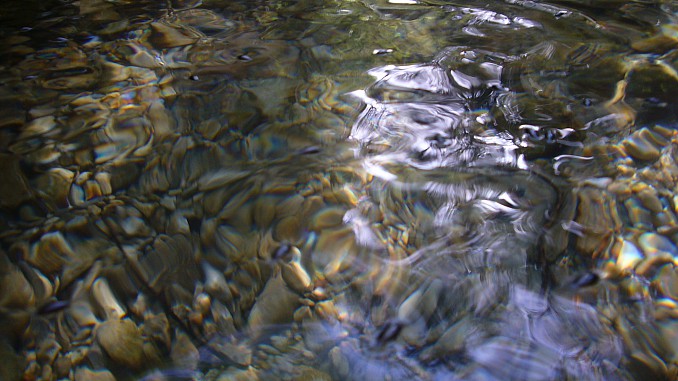 Fondo de arroyo