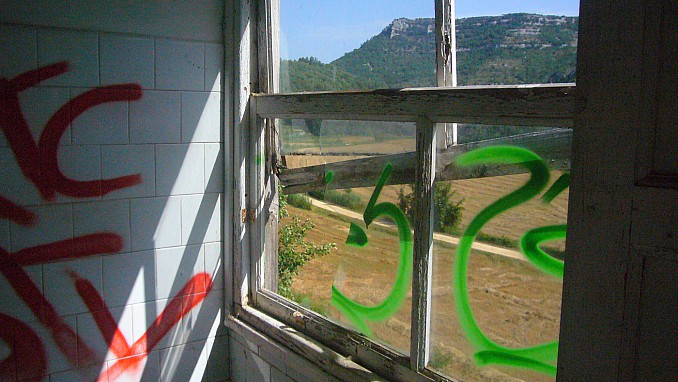 Fábrica de asfalto abandonada (12)