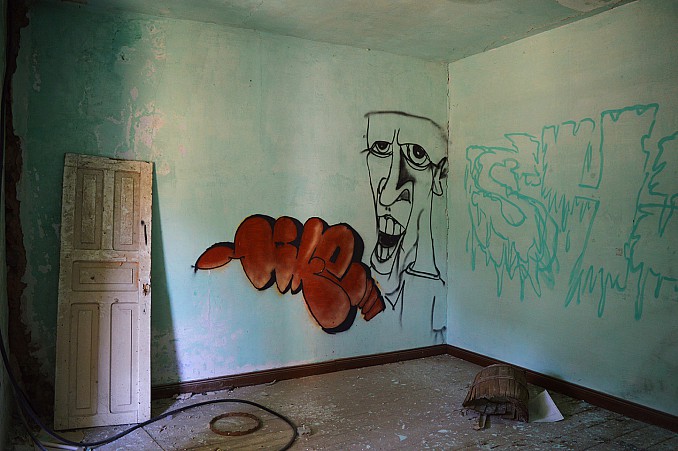 Fábrica de asfalto abandonada (14)