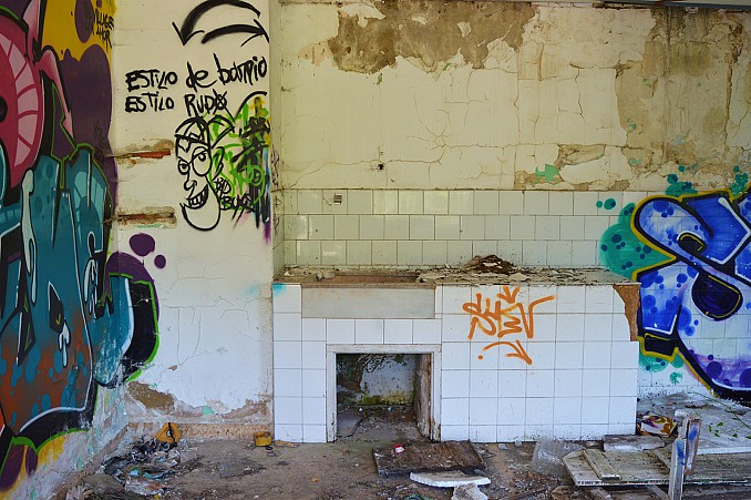 Fábrica de asfalto abandonada (15)
