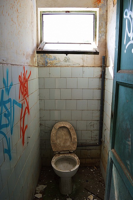 Fábrica de asfalto abandonada (16)
