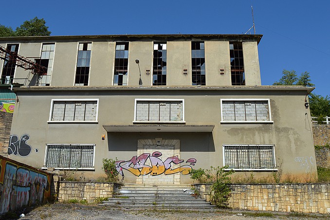 Fábrica de asfalto abandonada (2)