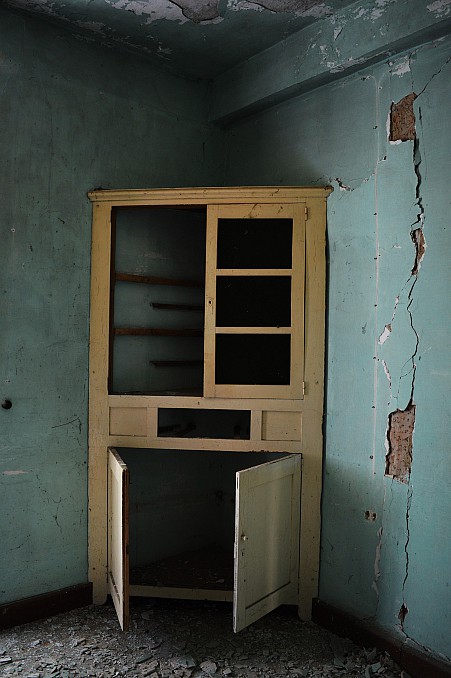 Fábrica de asfalto abandonada (9)