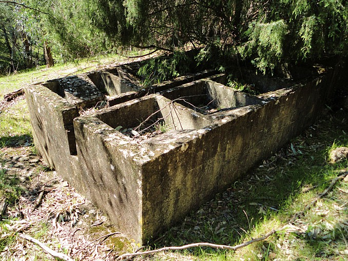 Antiguo lavadero de poblado abandonado