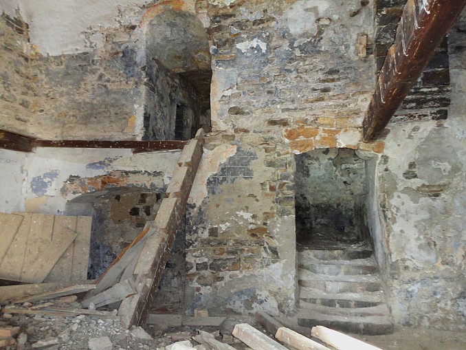 Interior de la iglesia de San Miguel de Esco