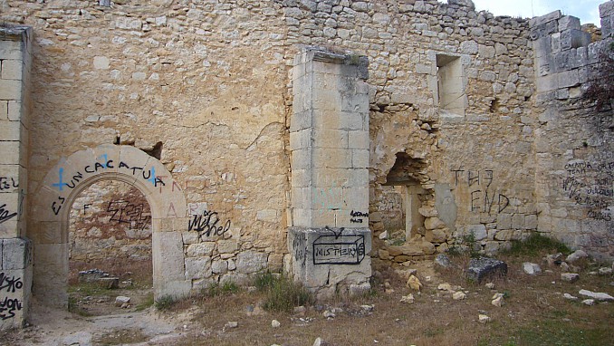 Interior de la Ermita de Burgondo