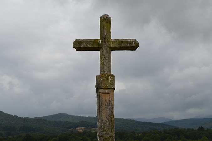 Cruz en la montaña