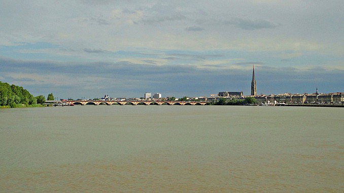 Río Garona en Burdeos
