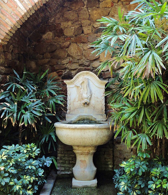 Fuente del pez en la alcazaba de Málaga