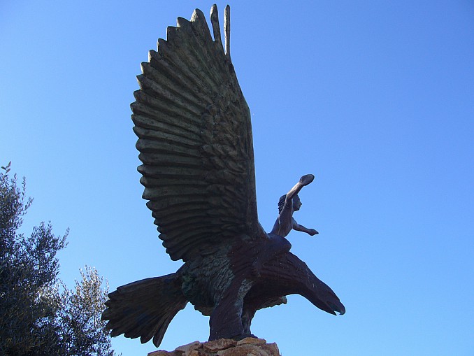 El aguila y el niño (Lloret de Mar)