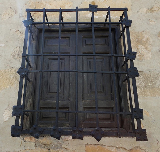 Ventana con forja