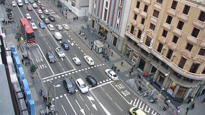 Tráfico en la Gran Vía de Madrid