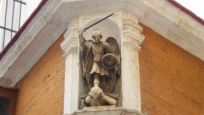 San Miguel matando al Diablo