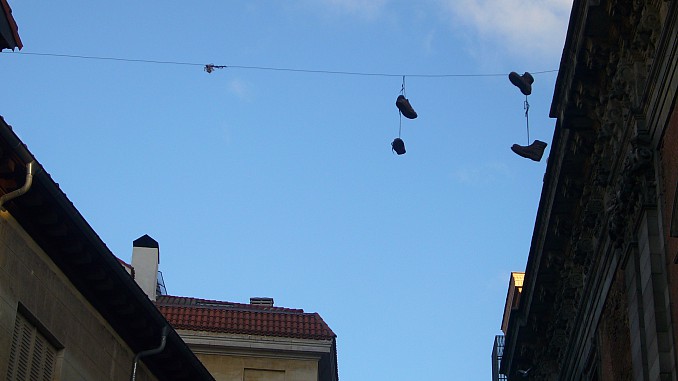 Zapatos colgados