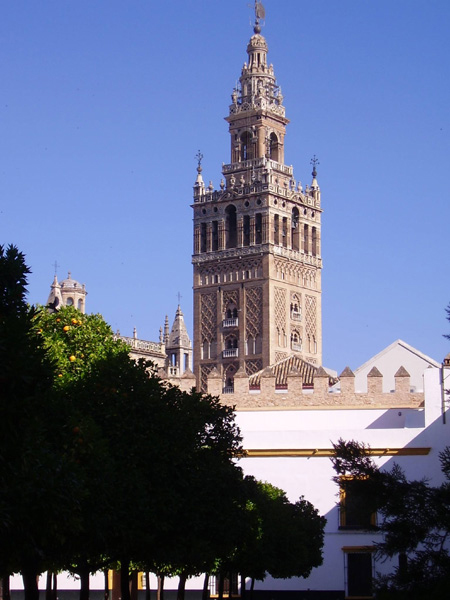 La Giralda desde el patio Banderas