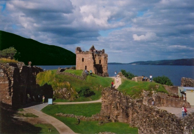 Urquhart Castle en el Lago Ness (Escocia)