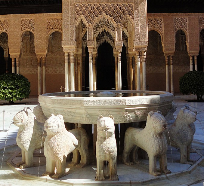Fuente de los leones en la Alhambra de Granada