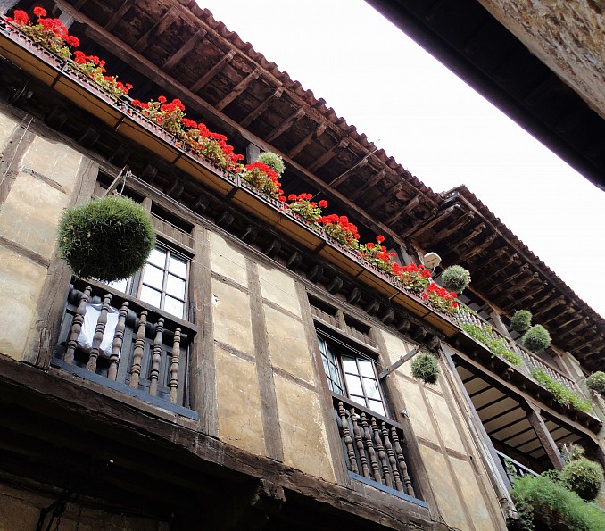 Detalle de un balcón de Santillana del Mar