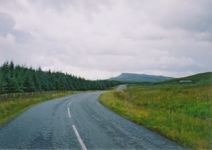 Carretera en la Isla de Skye (Escocia)