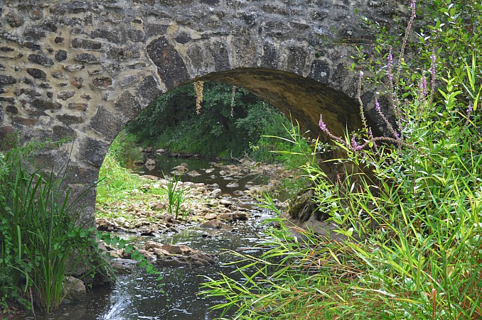 Puente de Aspuru, sobre el río Ugalde