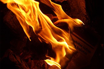 Periódico ardiendo