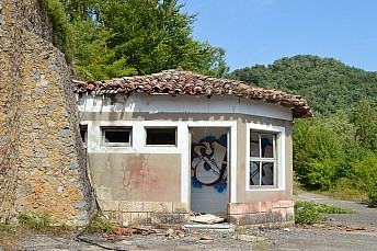 Fábrica de asfalto abandonada (13)