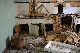 Fábrica de asfalto abandonada (8)