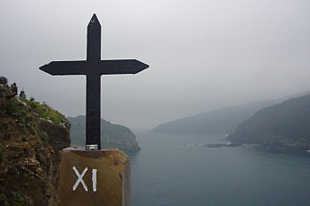cruz-en-san-juan-de-gazteluatxe