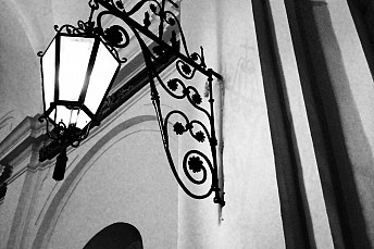 Farolillo en la Ermita de Nuestra Señora del Monte