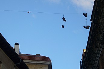 Zapatos colgados