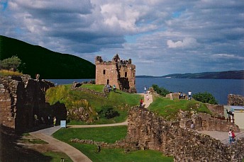 Urquhart Castle en el Lago Ness (Escocia)