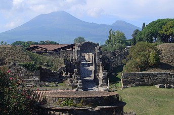 Vistas del Vesubio desde Porta Nocera en Pompeya