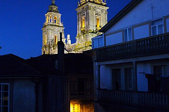 Catedral de Lugo de noche desde la muralla