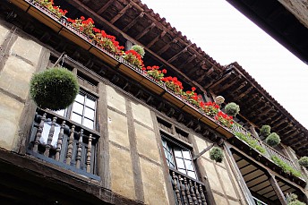 Detalle de un balcón de Santillana del Mar