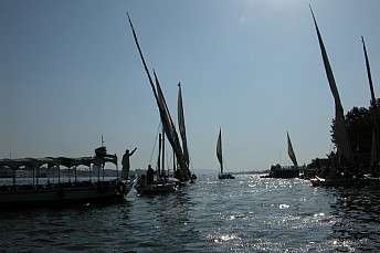 Barcazas en el río Nilo