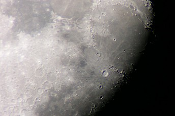 Luna desde telescopio